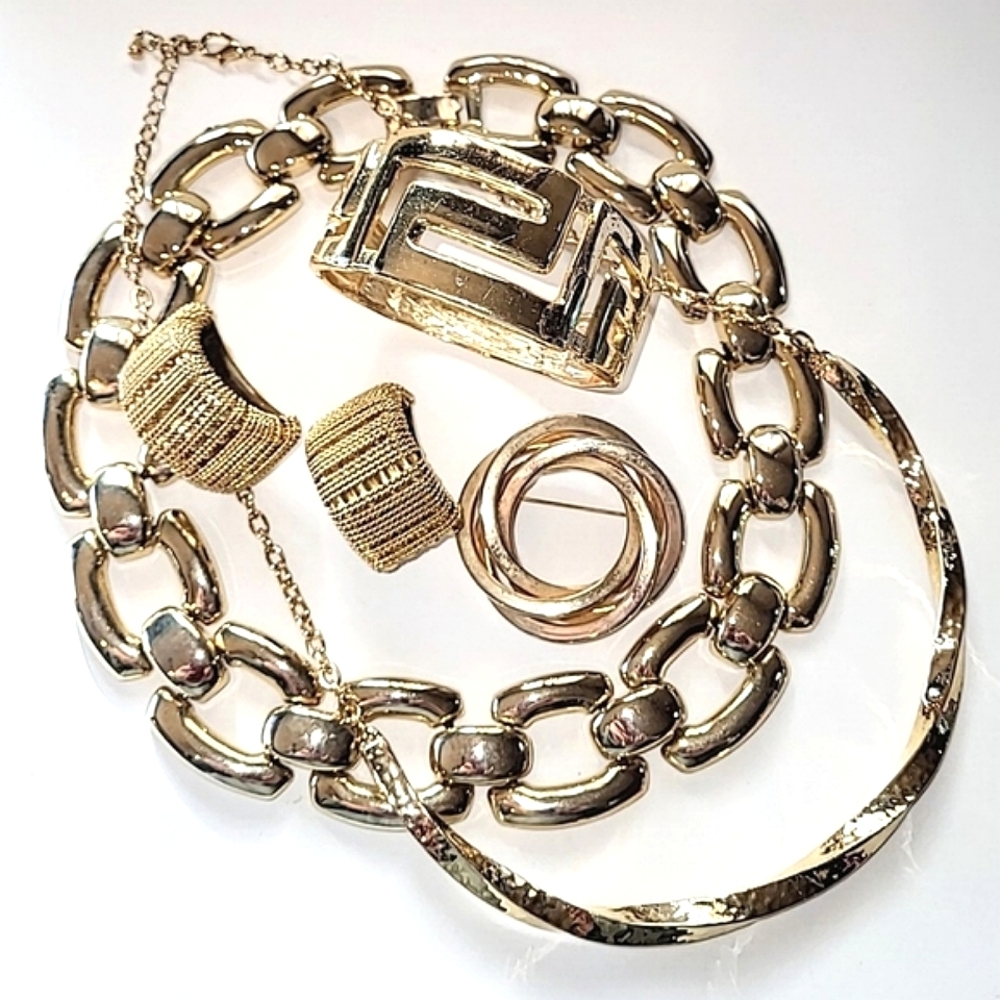 BOLD GOLD BLING NECKLACES, BRACELET JEWELRY LOT - FIVE ITEMS